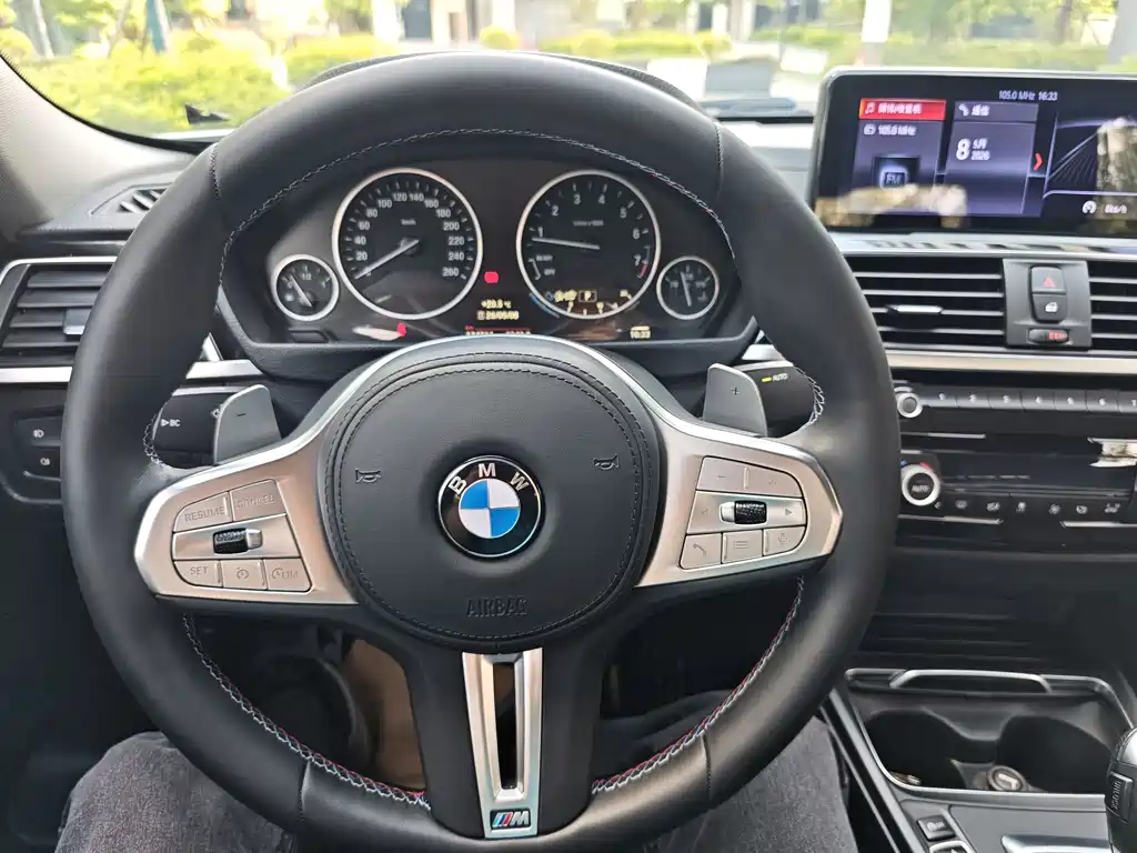 BMW 3 Series 2018 — фото 16