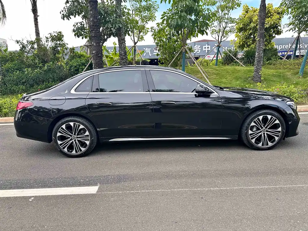 Mercedes-Benz E-Class 2025 — фото 12