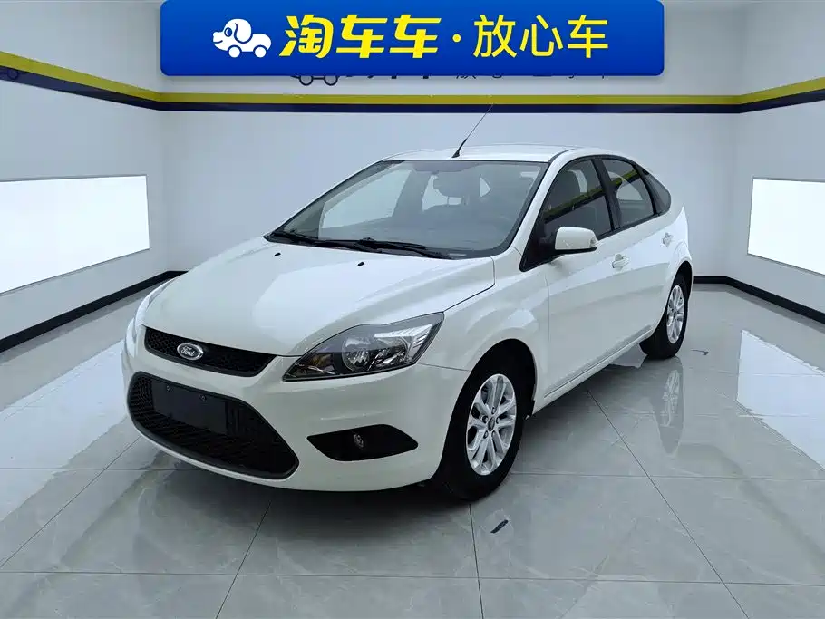 Ford Focus 2013 — фото 1