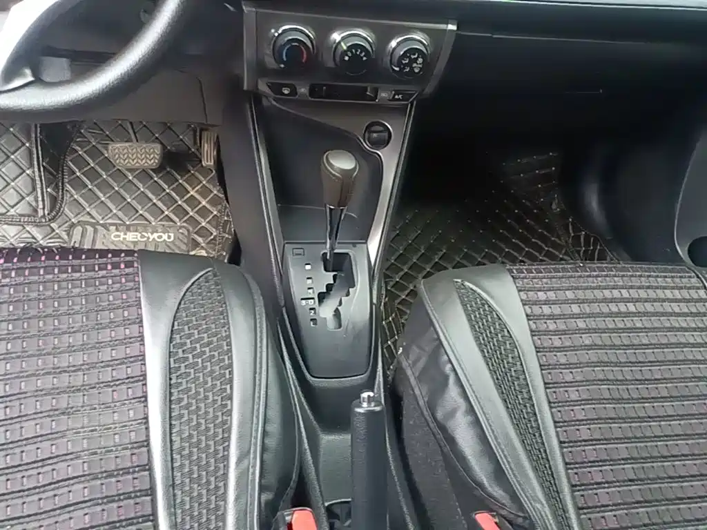 Toyota Yaris L 2015 — фото 10
