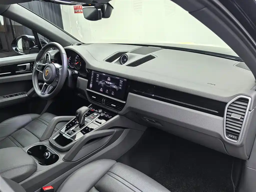 Porsche Cayenne 2018 — фото 15