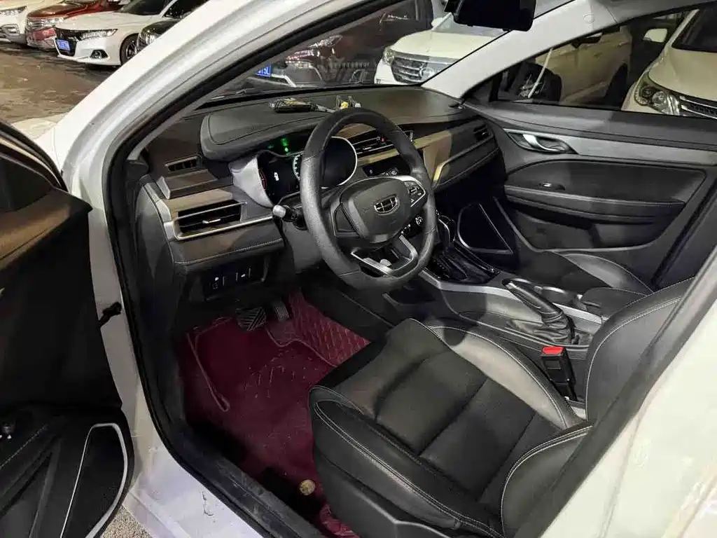 Geely Emgrand 2022