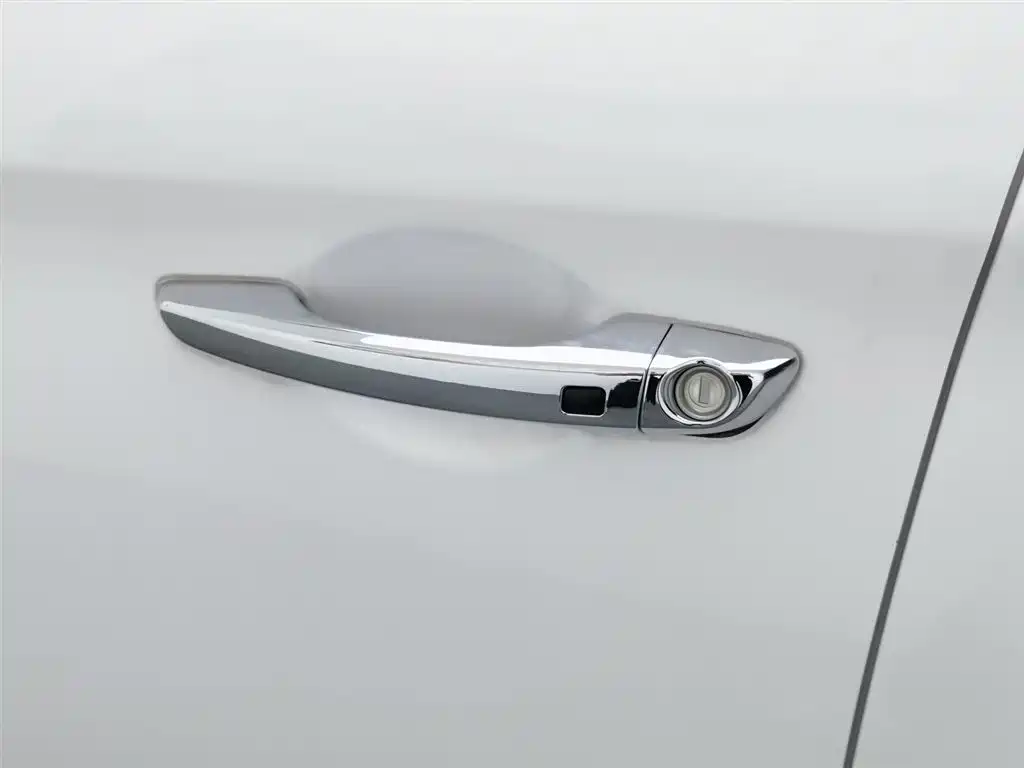 Hyundai Elantra 2018 — фото 18