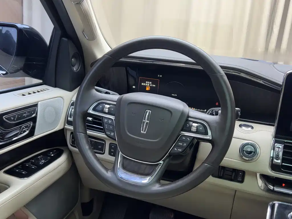 Lincoln Navigator 2018 — фото 13