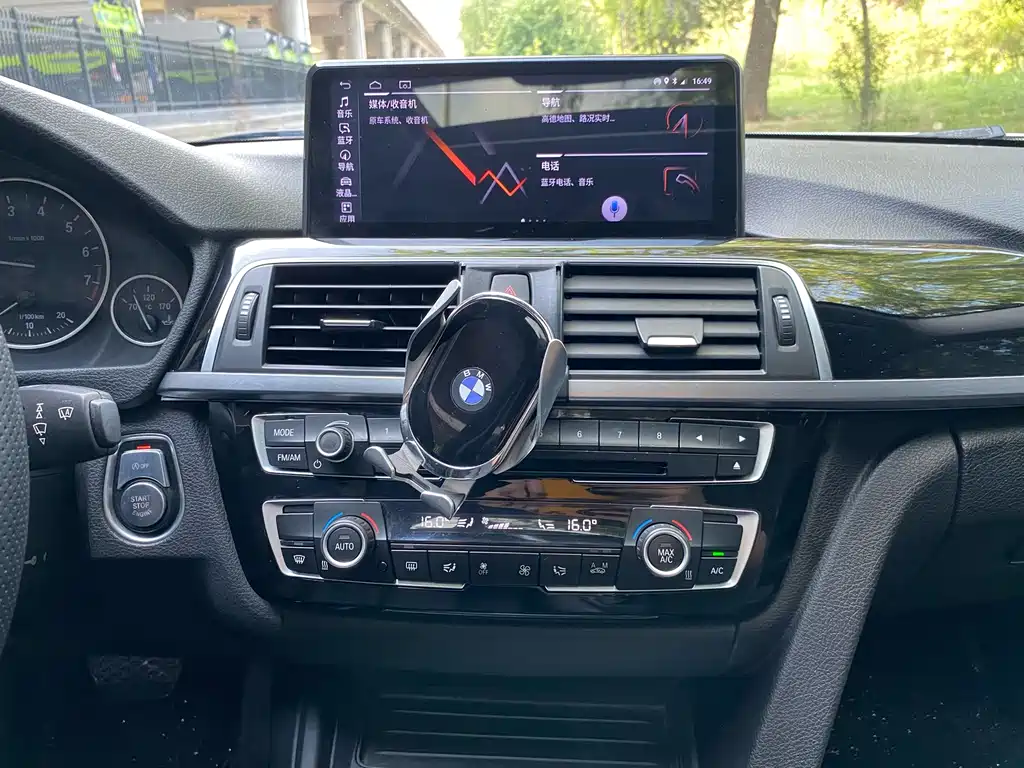 BMW 3 Series 2016 — фото 19
