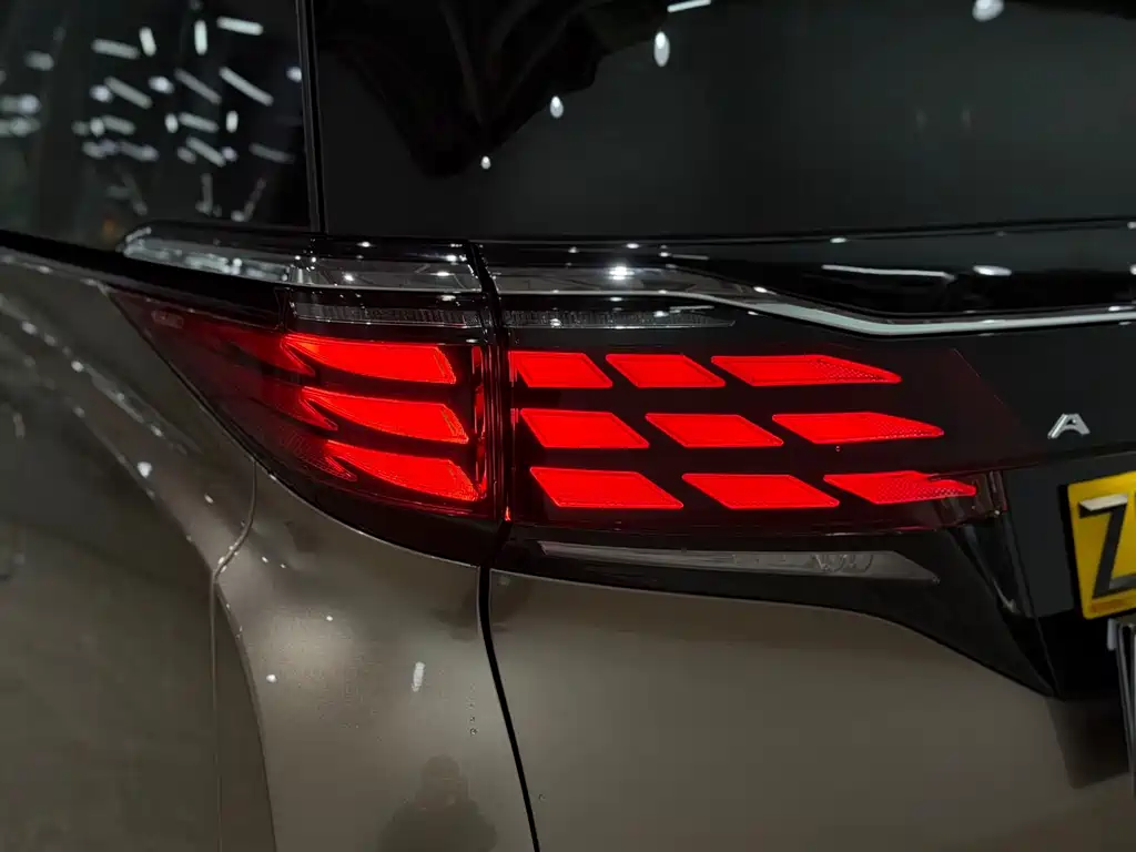 Toyota Alphard 2025 — фото 24