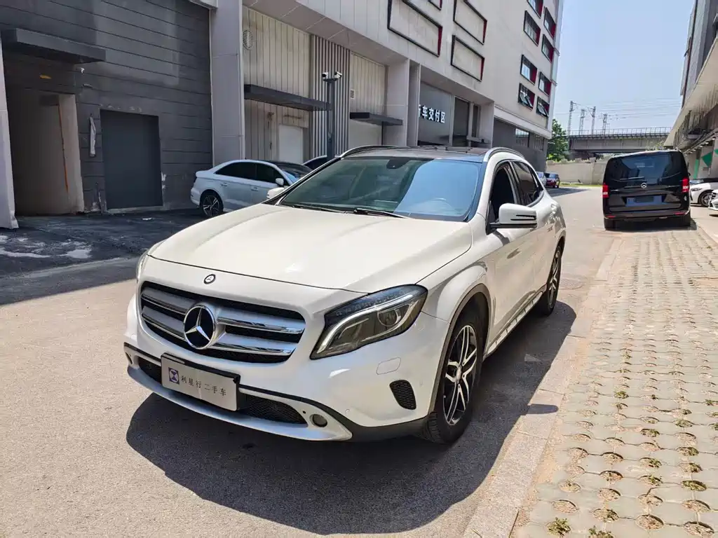 Mercedes-Benz GLA 2015 — фото 1