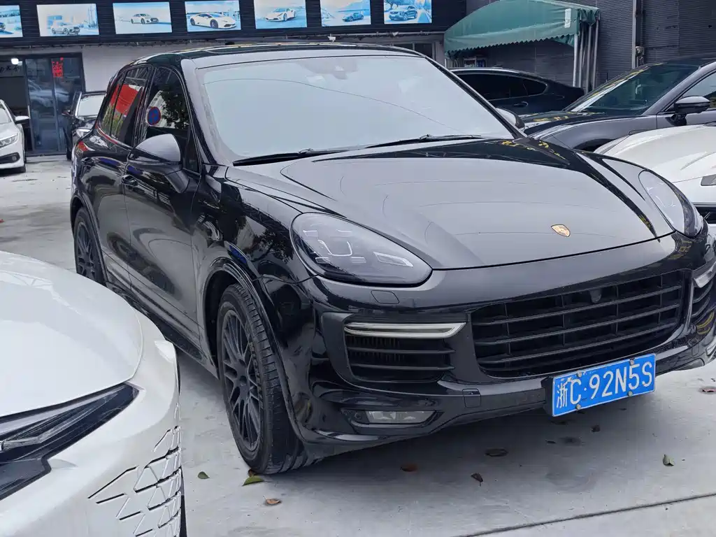 Porsche Cayenne 2018 — фото 3