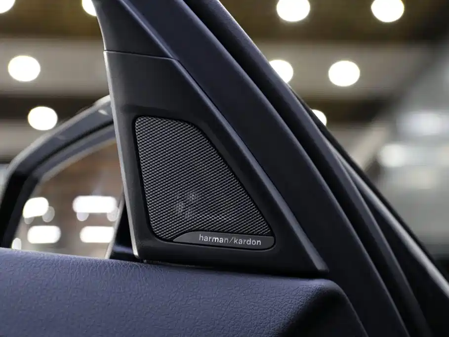BMW 5 Series 2017 — фото 15