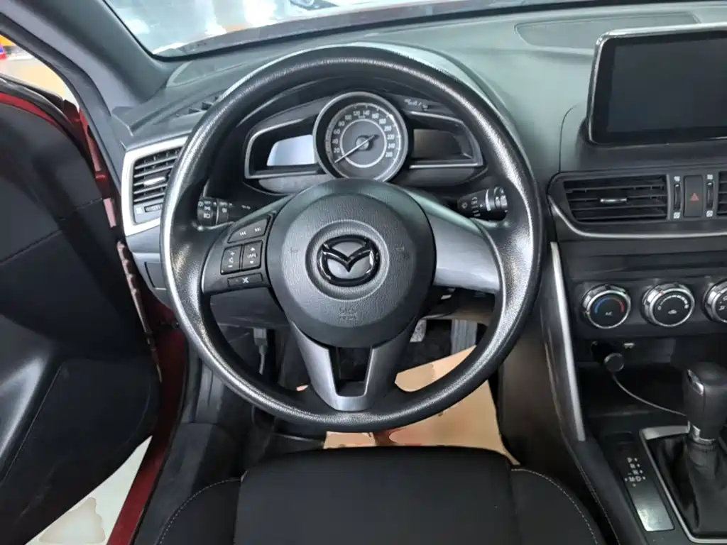 Mazda CX-4 2017 — фото 11