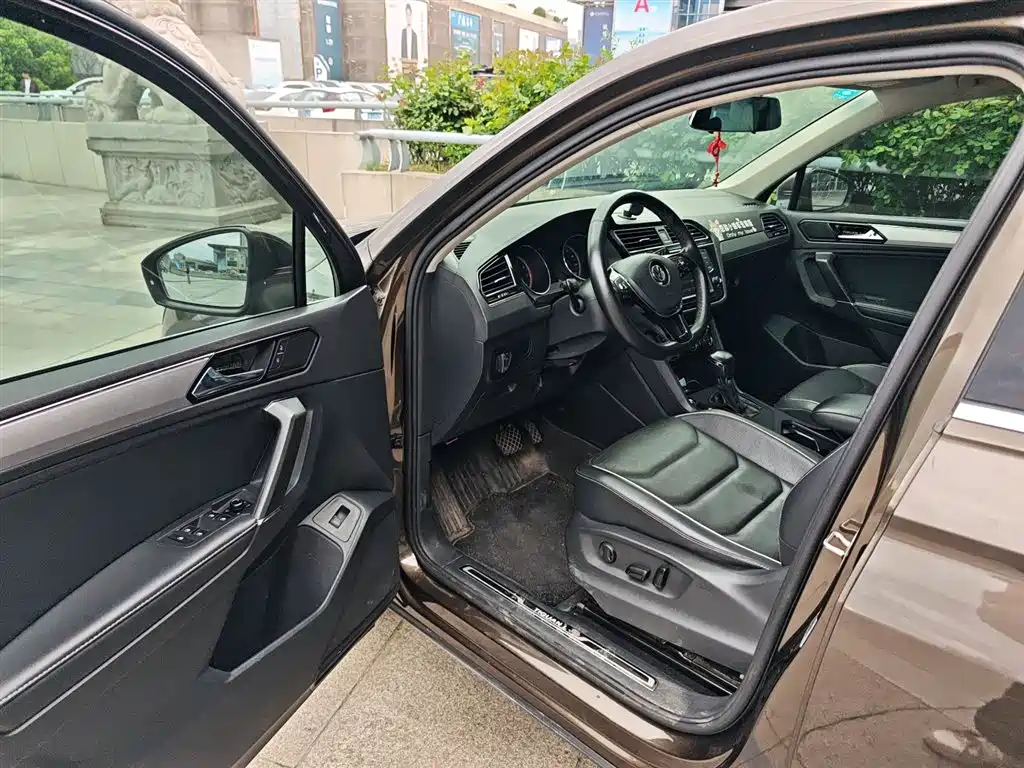 Volkswagen Tiguan L 2018 — фото 12