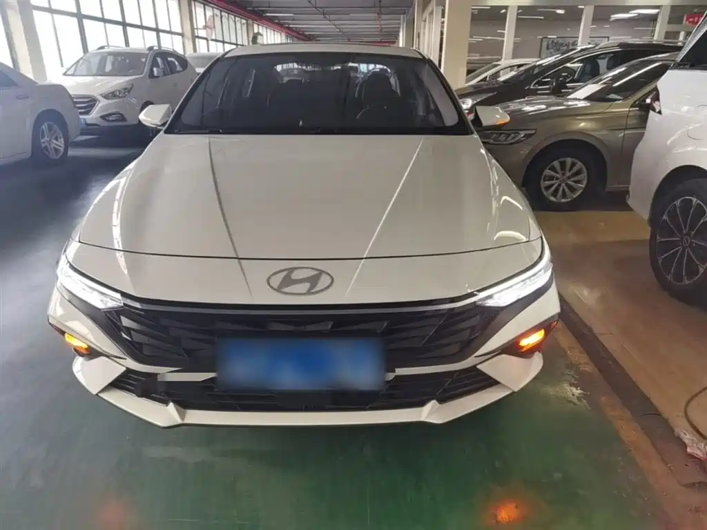 Hyundai Elantra 2024 — фото 3