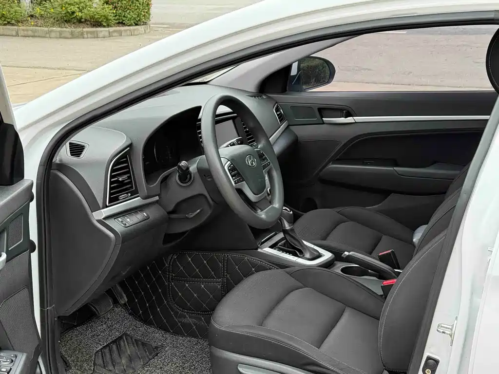 Hyundai Elantra 2019 — фото 8