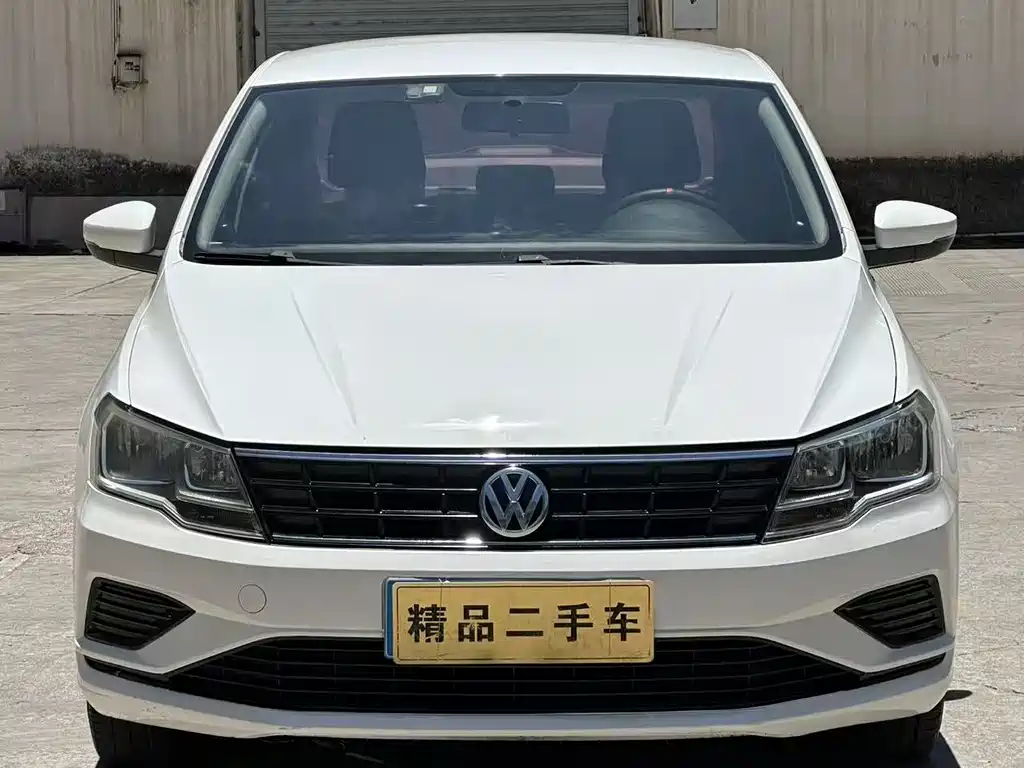 Volkswagen Jetta 2018 — фото 1