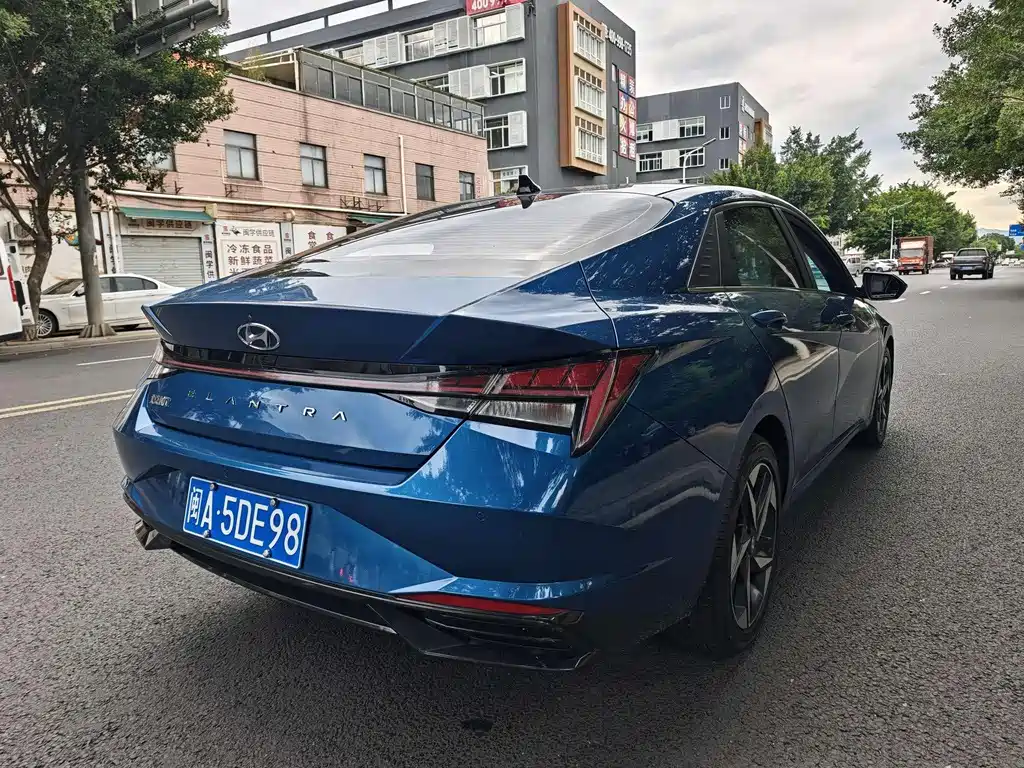 Hyundai Elantra 2021 — фото 13