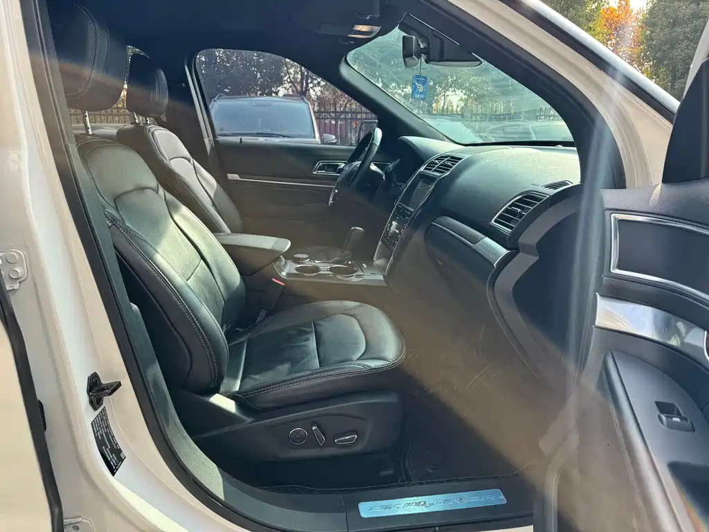 Ford Explorer 2019 — фото 16