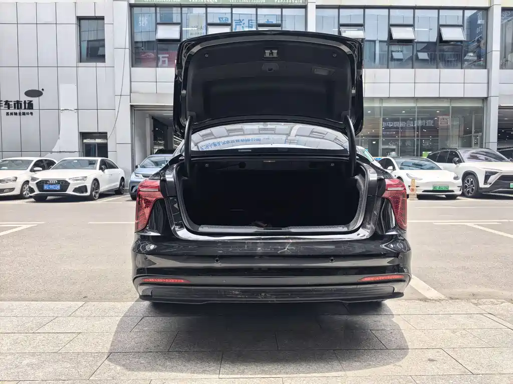 Hongqi H5 PHEV 2025 — фото 13