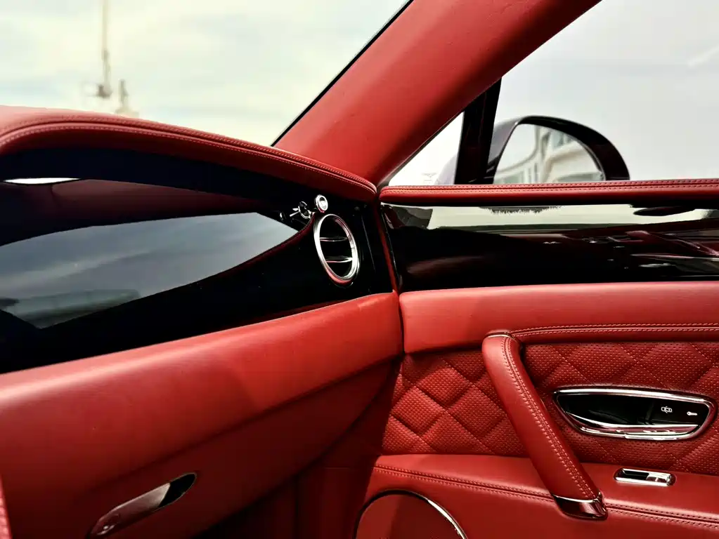 Bentley Flying Spur 2019 — фото 17