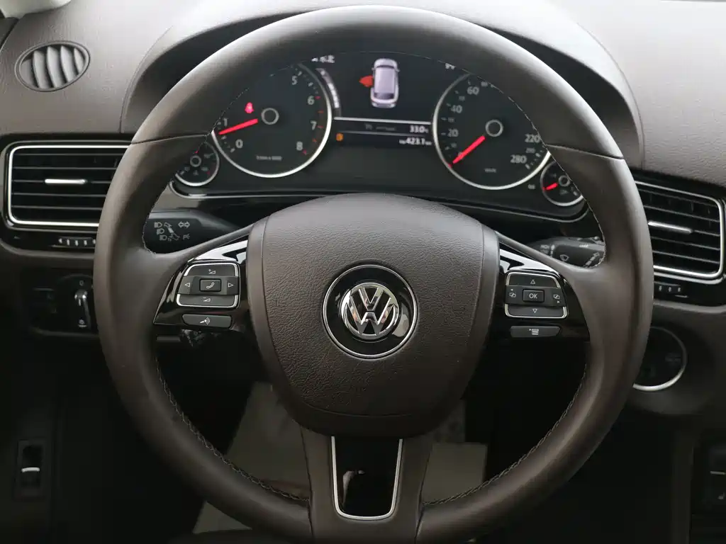 Volkswagen Touareg 2018 — фото 11