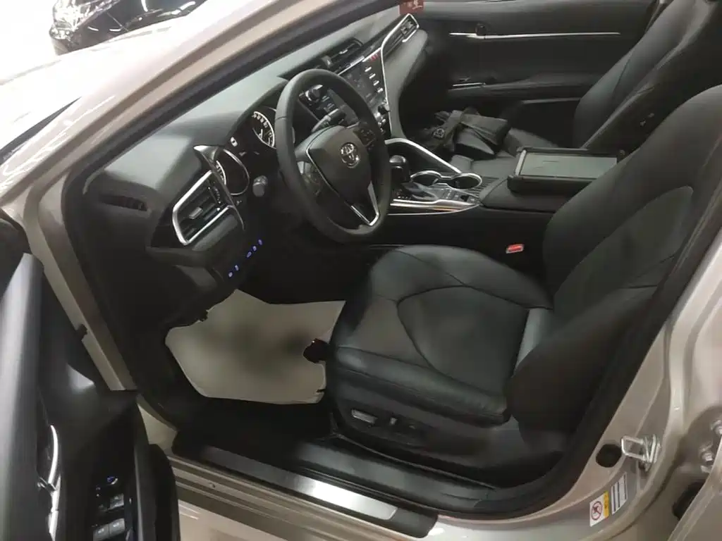 Toyota Camry 2019 — фото 15