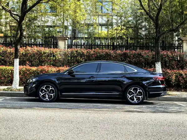 Volkswagen Passat 2023