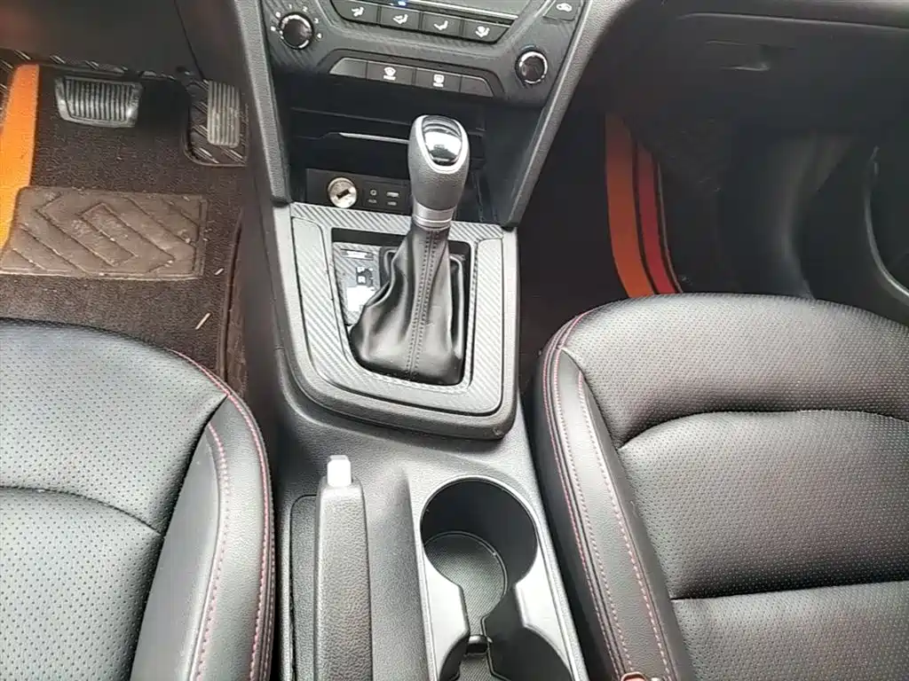 Hyundai Elantra 2017 — фото 14