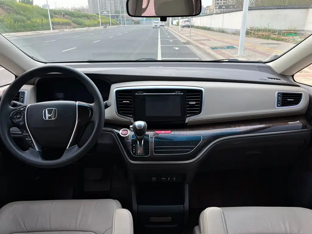 Honda Odyssey 2017 — фото 14