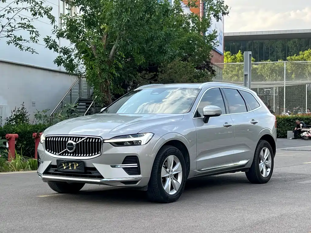 Volvo XC60 2021 — фото 1