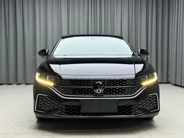 Volkswagen Passat 2023