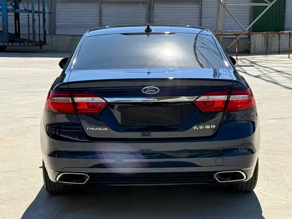 Ford Taurus 2017