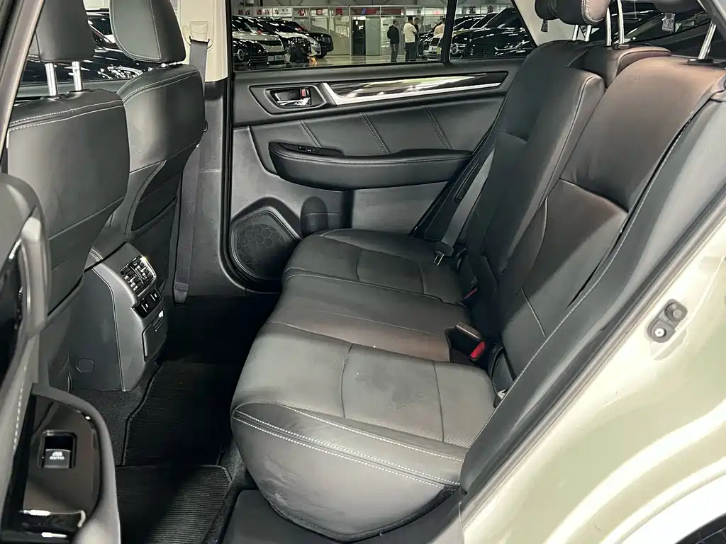 Subaru Outback 2017 — фото 21