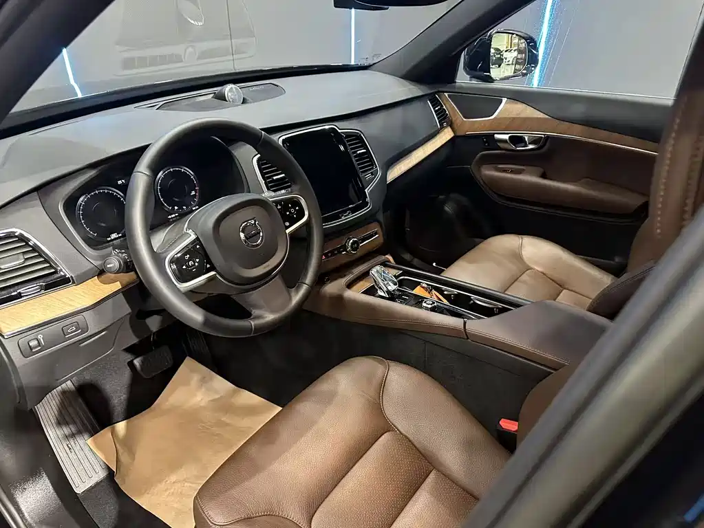 Volvo XC90 2022 — фото 10