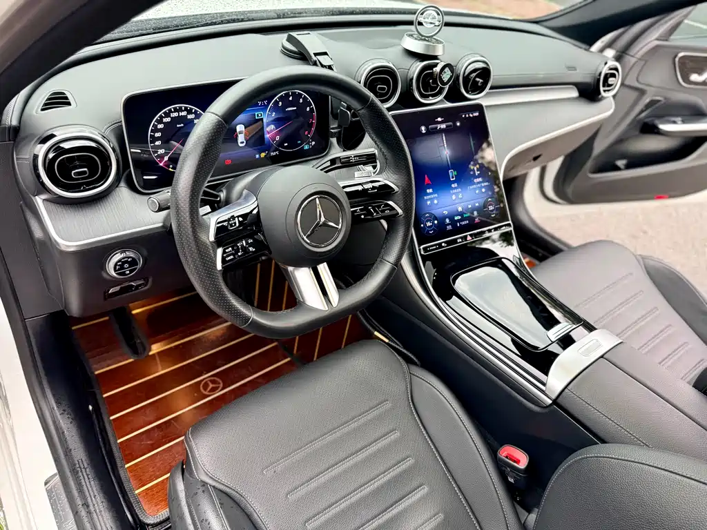 Mercedes-Benz C-Class 2023 — фото 9