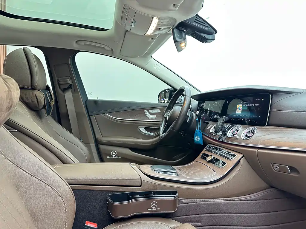 Mercedes-Benz E-Class 2022 — фото 15