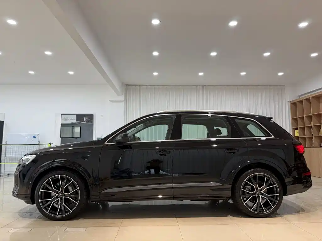 Audi Q7 2025 — фото 10
