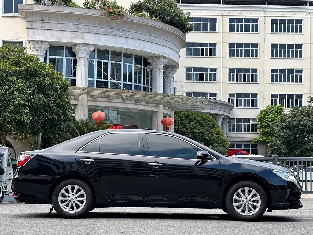 Toyota Camry 2016 — фото 8