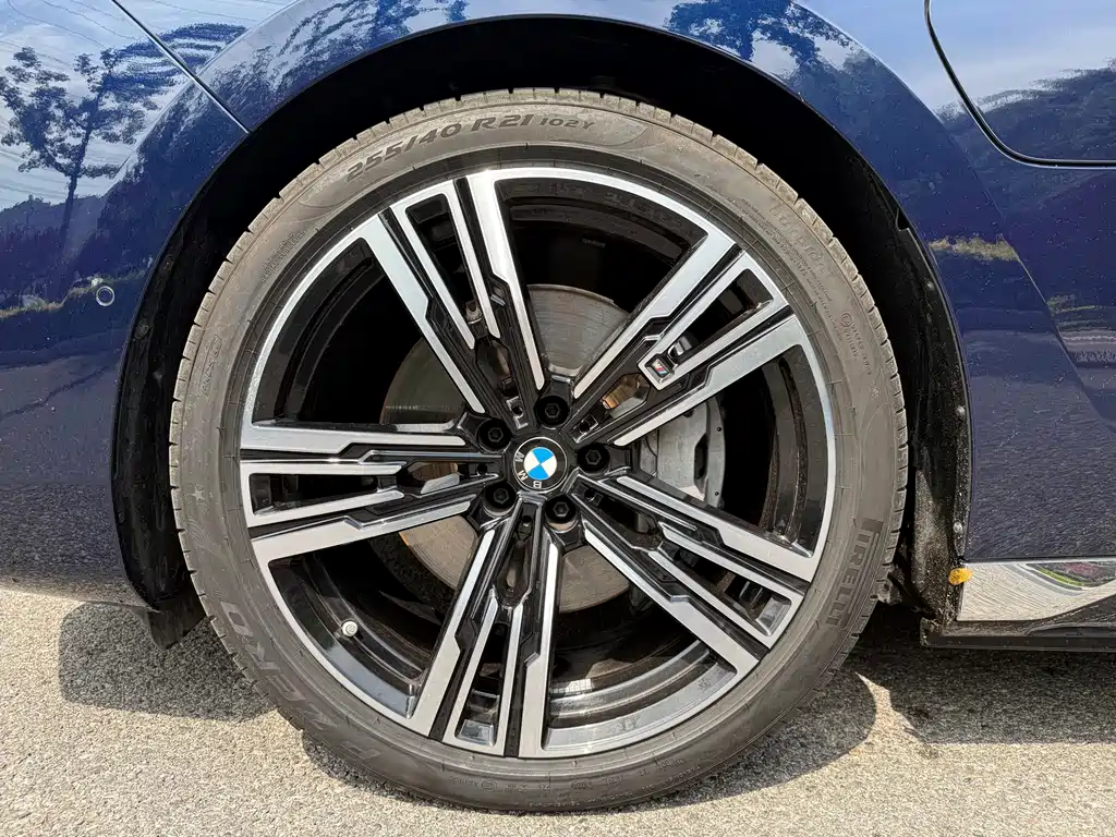 BMW i7 2025 — фото 13