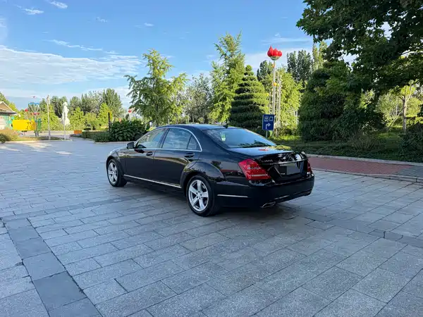 Mercedes-Benz S-Class 2011
