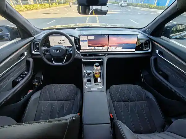 Geely Xingyue L 2025