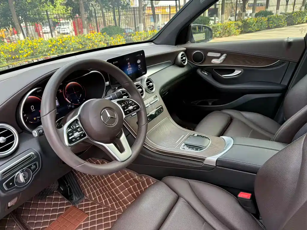 Mercedes-Benz GLC 2020 — фото 20