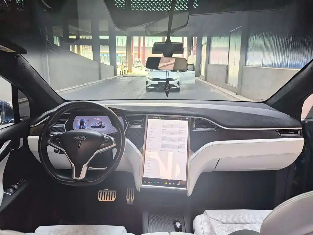 Tesla Model X 2016 — фото 9
