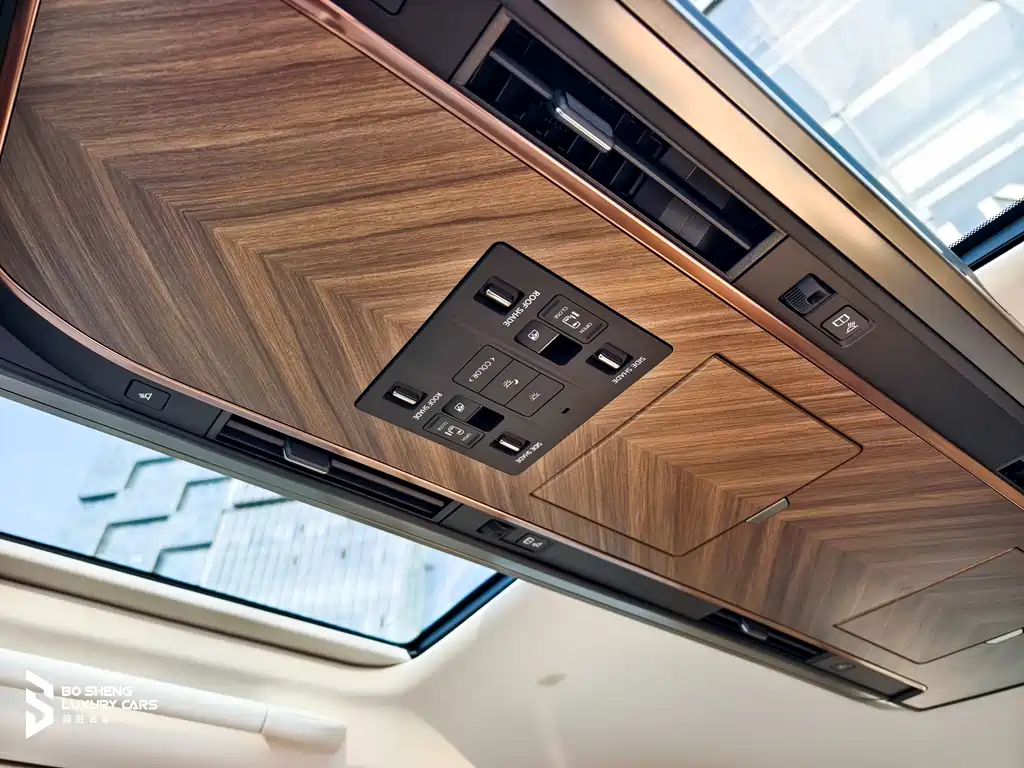 Lexus LM — фото 18