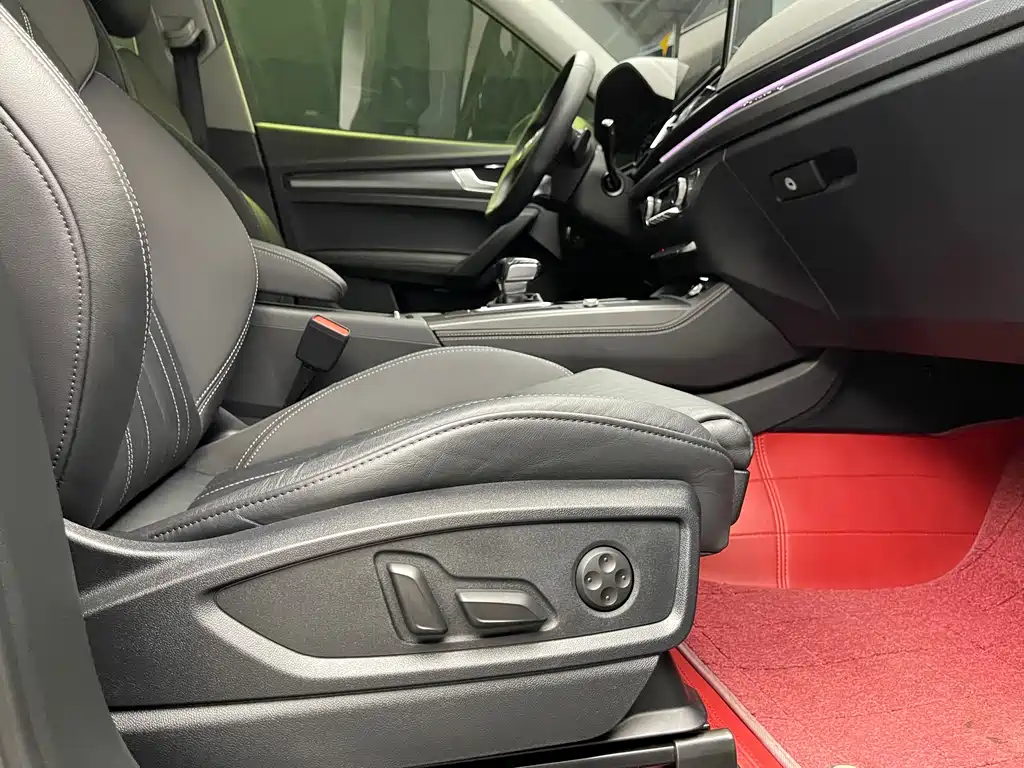 Audi Q5L 2023 — фото 20
