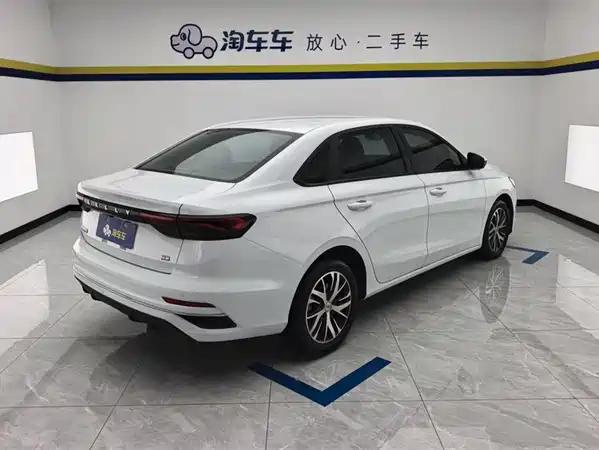 Geely Emgrand 2025