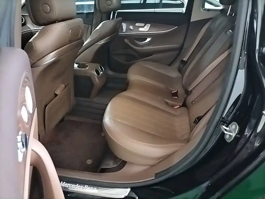 Mercedes-Benz E-Class 2020 — фото 17