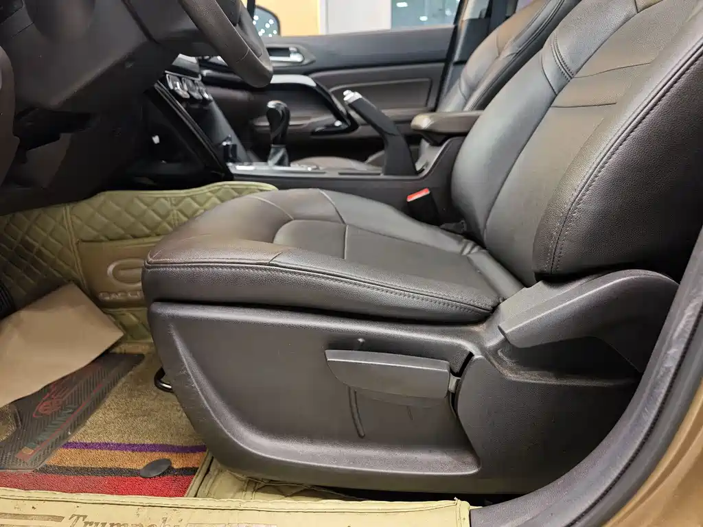 GAC Motor Trumpchi GS4 2015 — фото 10