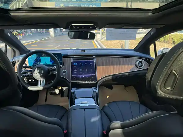 Mercedes-Benz EQE 2025