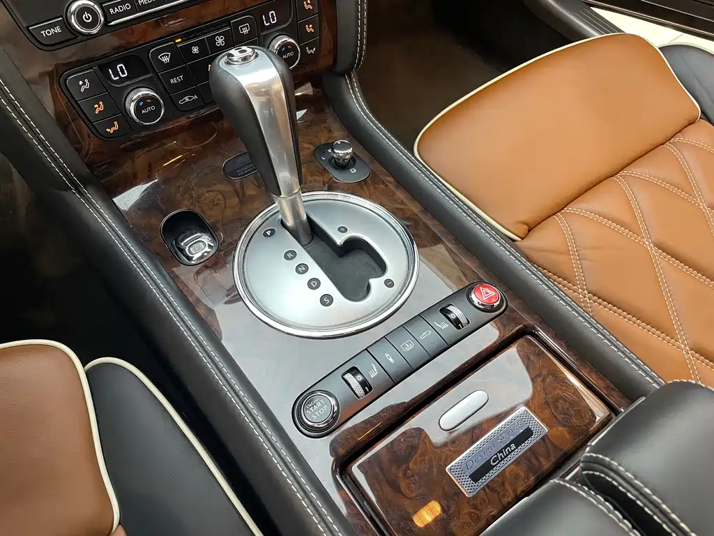 Bentley Flying Spur 2012 — фото 32