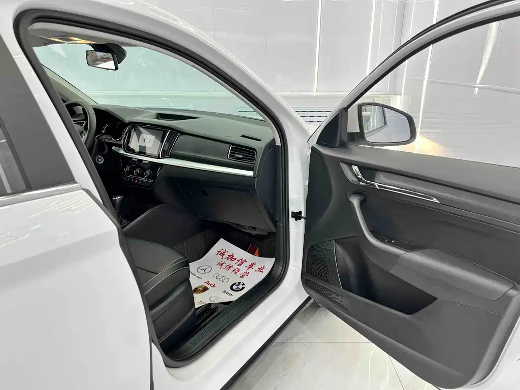 Skoda Kamiq 2023 — фото 18