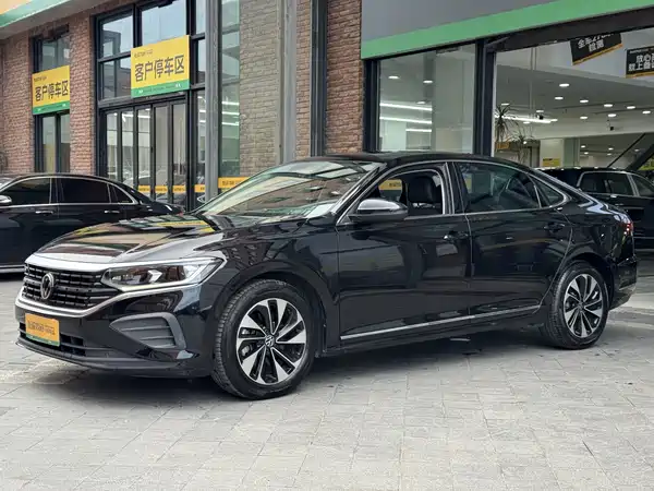 Volkswagen Passat 2025